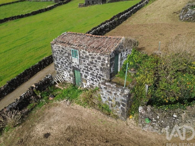 Terreno para Venda em Lajes do Pico Foto 4