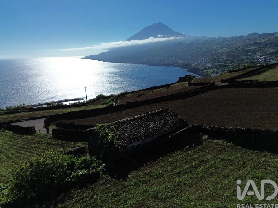 Terreno para Venda em Lajes do Pico Foto 18