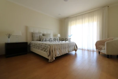 Moradia T4 para Venda em Oliveirinha