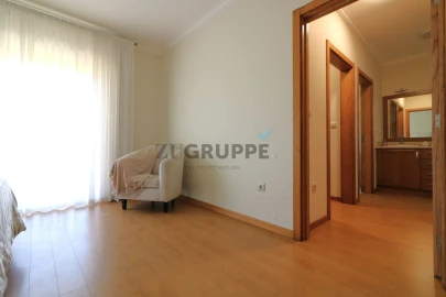 Moradia T4 para Venda em Oliveirinha