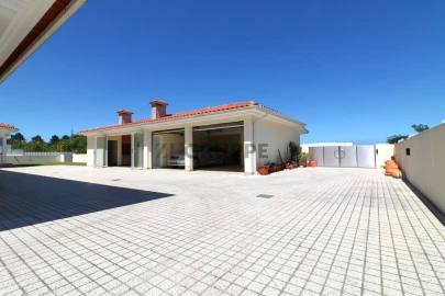 Moradia T4 para Venda em Oliveirinha