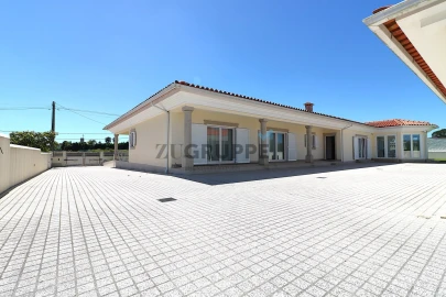 Moradia T4 para Venda em Oliveirinha