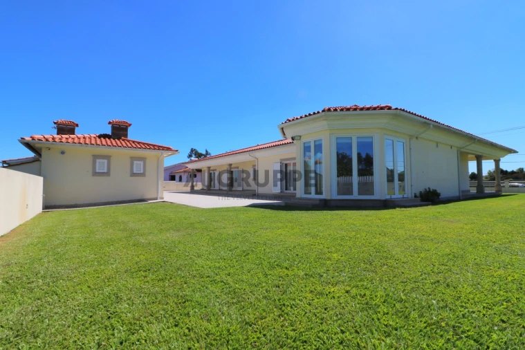 Moradia T4 para Venda em Oliveirinha Foto 37