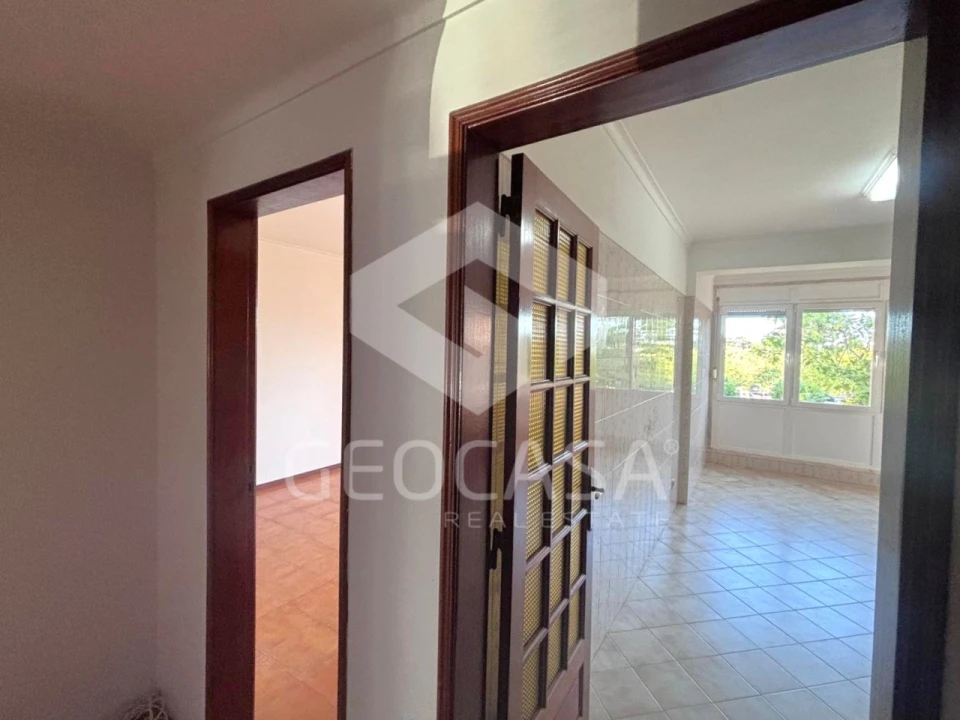 Apartamento T2 para Arrendamento em Carcavelos e Parede Foto 7