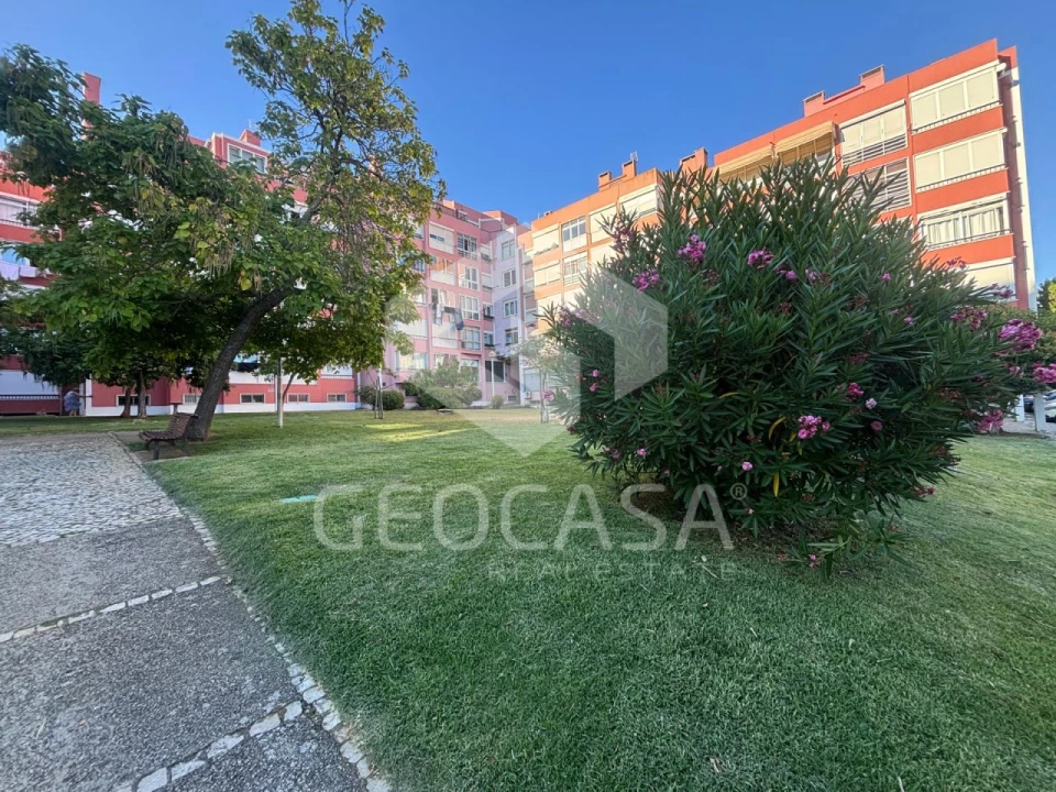 Apartamento T2 para Arrendamento em Carcavelos e Parede Foto 1