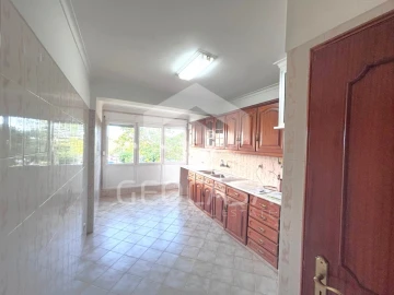Apartamento T2 para Arrendamento em Carcavelos e Parede