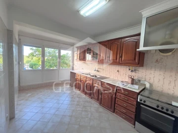 Apartamento T2 para Arrendamento em Carcavelos e Parede