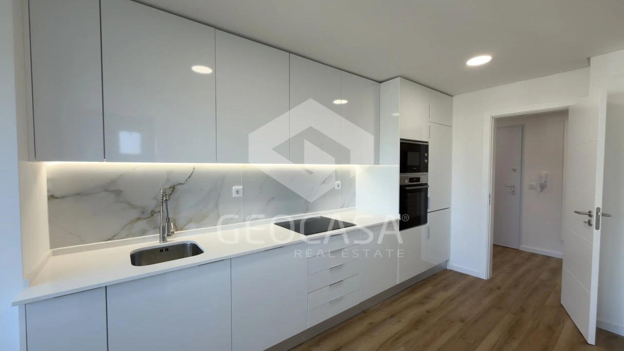 Apartamento T2 para Venda em Carcavelos e Parede Foto 3