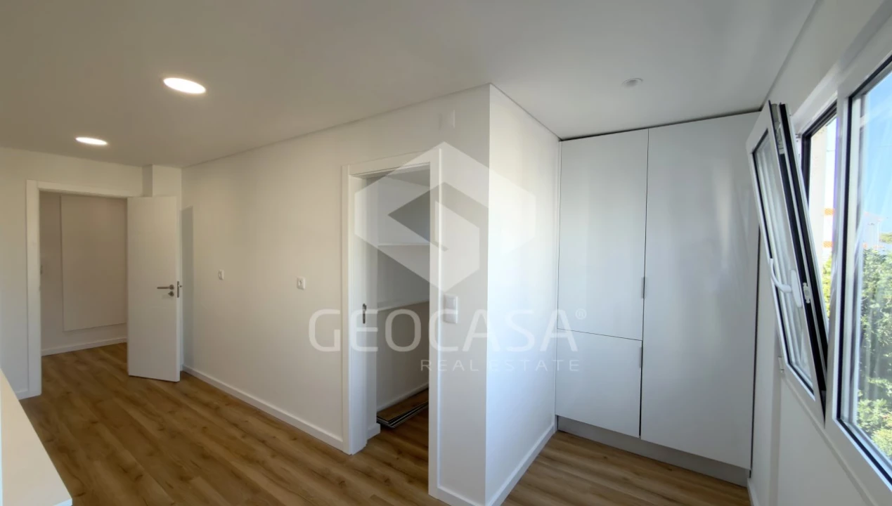 Apartamento T2 para Venda em Carcavelos e Parede Foto 6