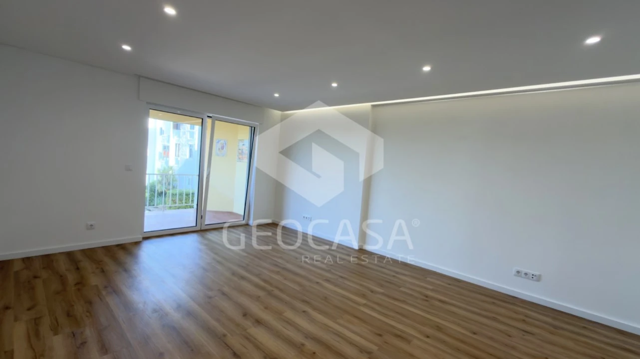 Apartamento T2 para Venda em Carcavelos e Parede Foto 19