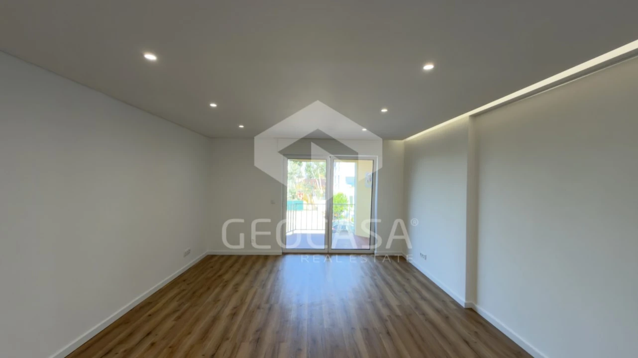 Apartamento T2 para Venda em Carcavelos e Parede Foto 22