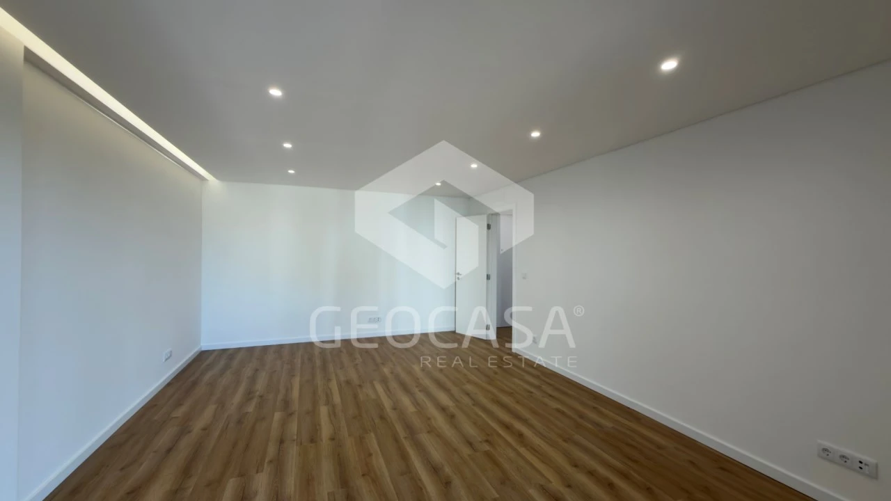 Apartamento T2 para Venda em Carcavelos e Parede Foto 23