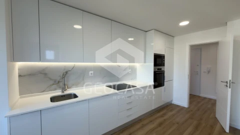 Apartamento T2 para Venda em Carcavelos e Parede