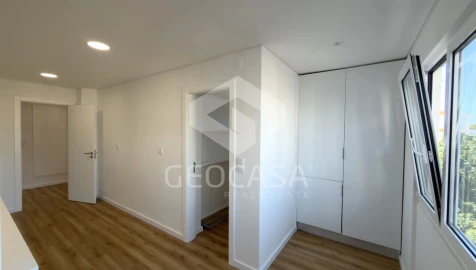 Apartamento T2 para Venda em Carcavelos e Parede
