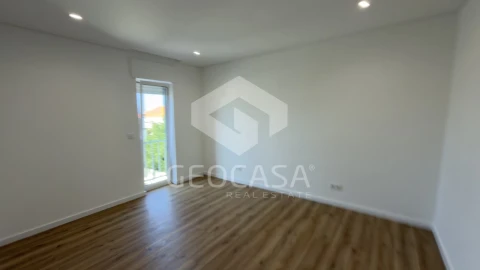 Apartamento T2 para Venda em Carcavelos e Parede