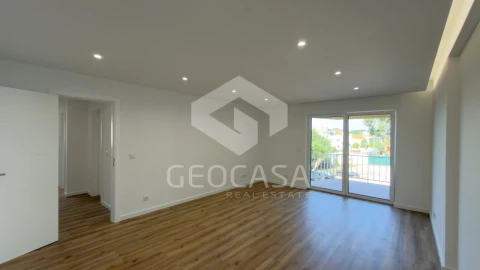 Apartamento T2 para Venda em Carcavelos e Parede