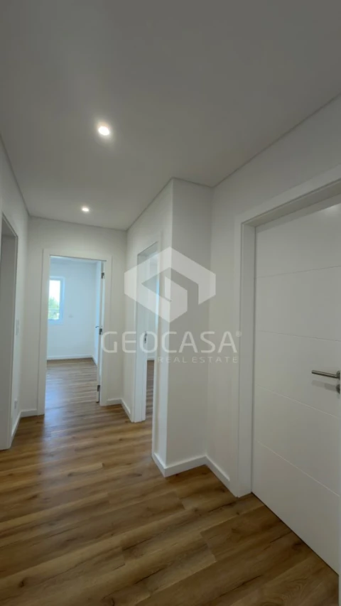 Apartamento T2 para Venda em Carcavelos e Parede