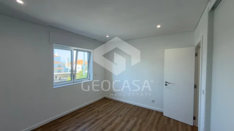Apartamento T2 para Venda em Carcavelos e Parede