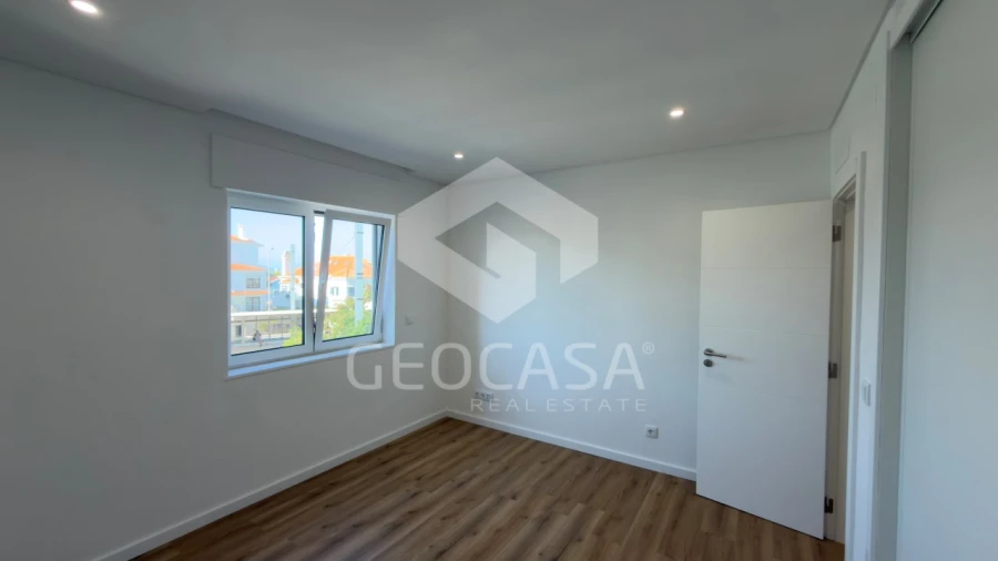 Apartamento T2 para Venda em Carcavelos e Parede Foto 15