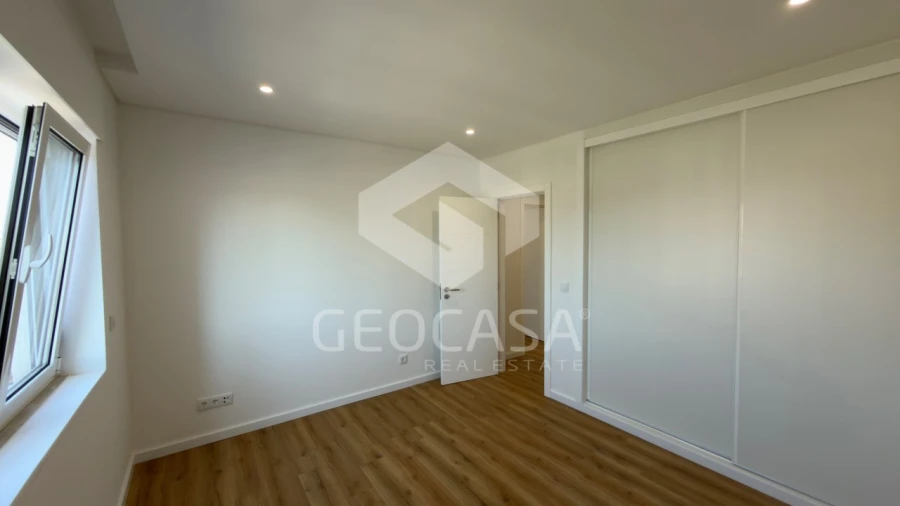 Apartamento T2 para Venda em Carcavelos e Parede Foto 16