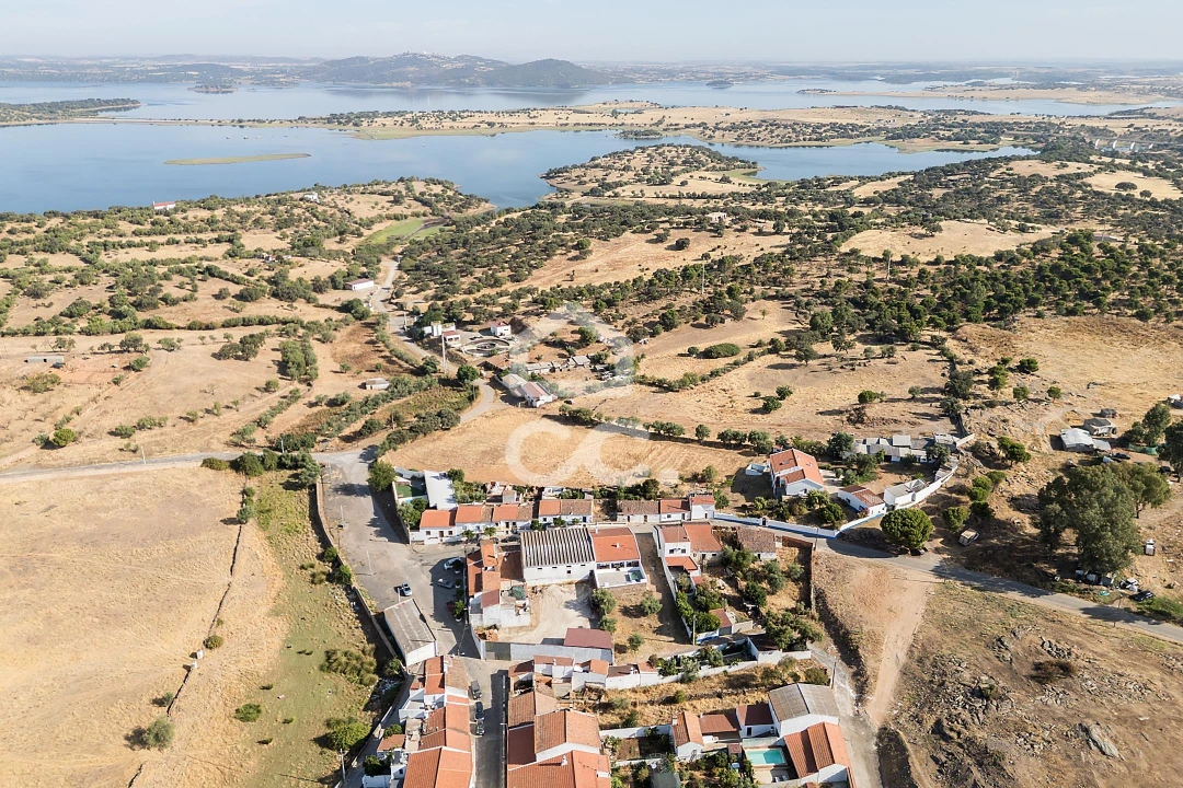 Moradia T5 para Venda em Mourão Foto 22