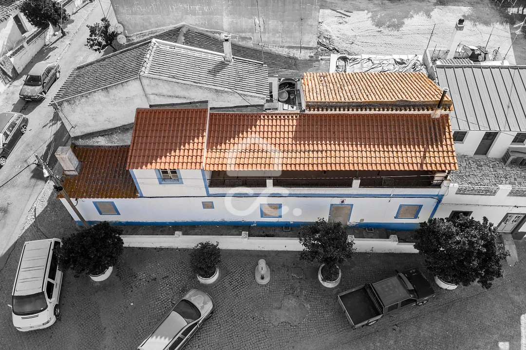 Moradia T5 para Venda em Mourão Foto 1