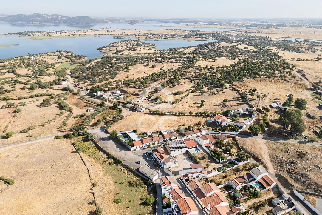 Moradia T5 para Venda em Mourão Foto 26