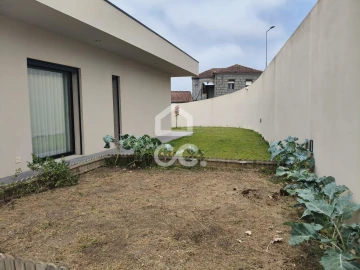 Moradia T3 para Venda em Bougado (São Martinho e Santiago)
