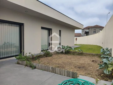 Moradia T3 para Venda em Bougado (São Martinho e Santiago)