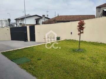 Moradia T3 para Venda em Bougado (São Martinho e Santiago)