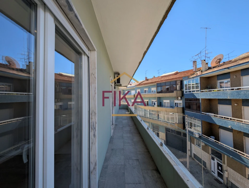 Apartamento T2 para Venda em Amora Foto 12
