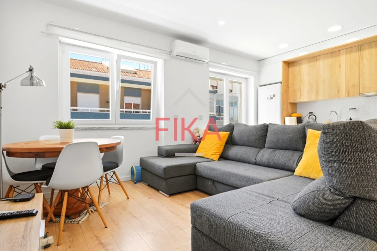 Apartamento T2 para Venda em Amora Foto 2