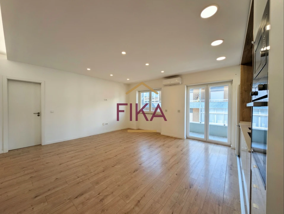 Apartamento T2 para Venda em Amora Foto 1