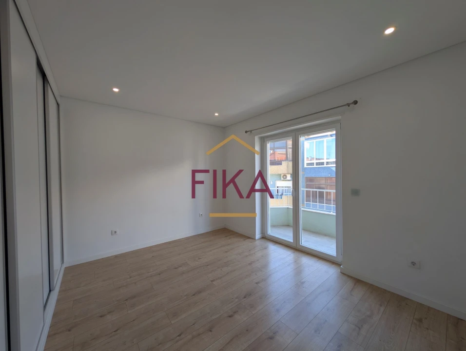 Apartamento T2 para Venda em Amora Foto 24