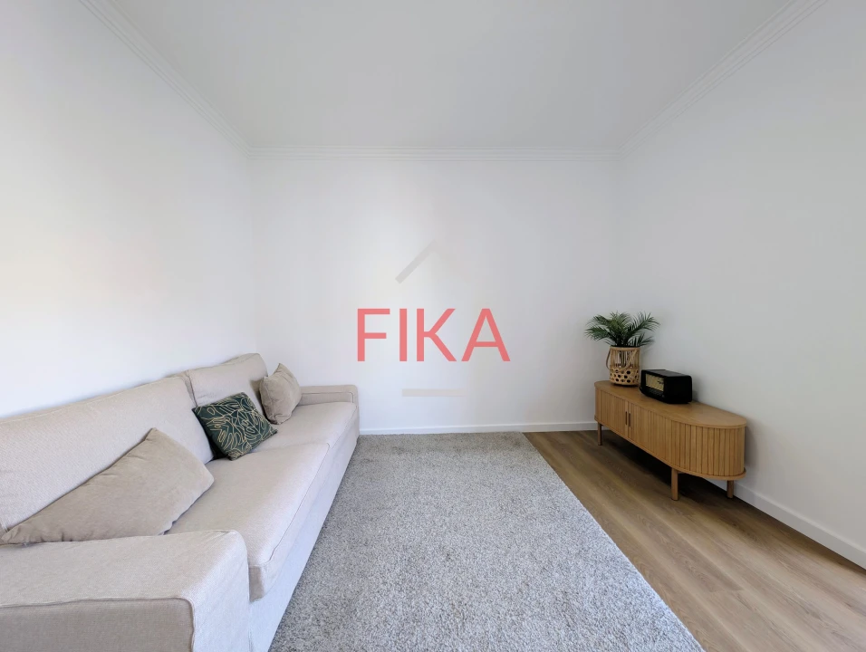 Apartamento T2 para Venda em Seixal Foto 11