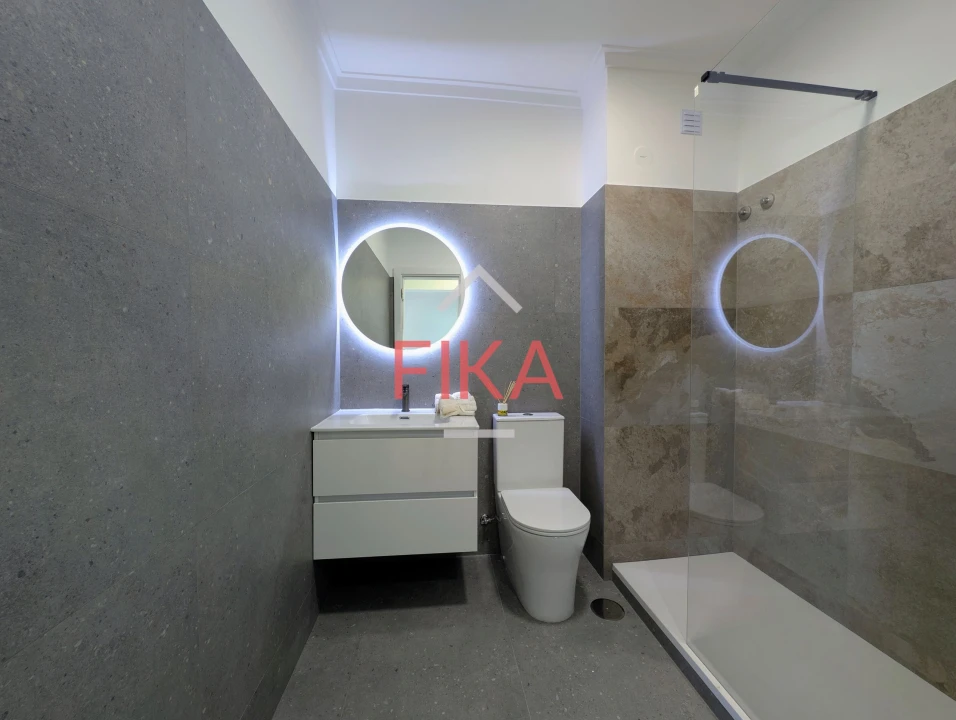 Apartamento T2 para Venda em Seixal Foto 16