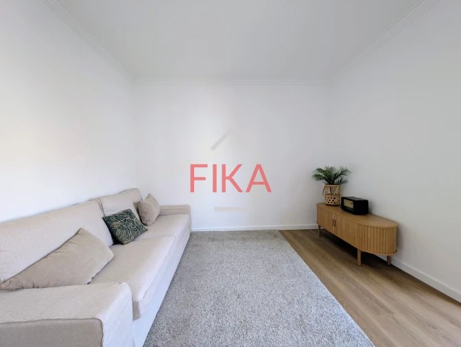 Apartamento T2 para Venda em Seixal Foto 11