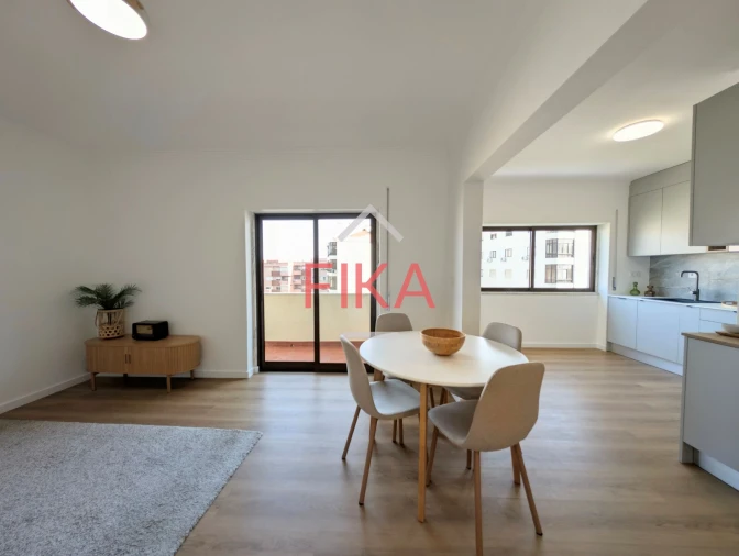 Apartamento T2 para Venda em Seixal Foto 7