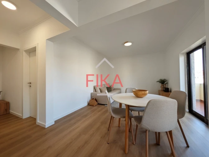 Apartamento T2 para Venda em Seixal Foto 9