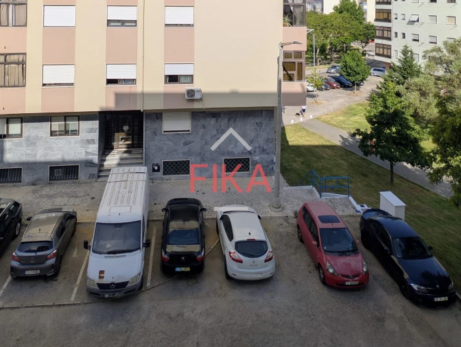 Apartamento T2 para Venda em Seixal Foto 32