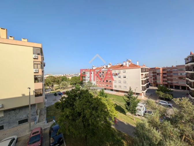 Apartamento T2 para Venda em Seixal Foto 23