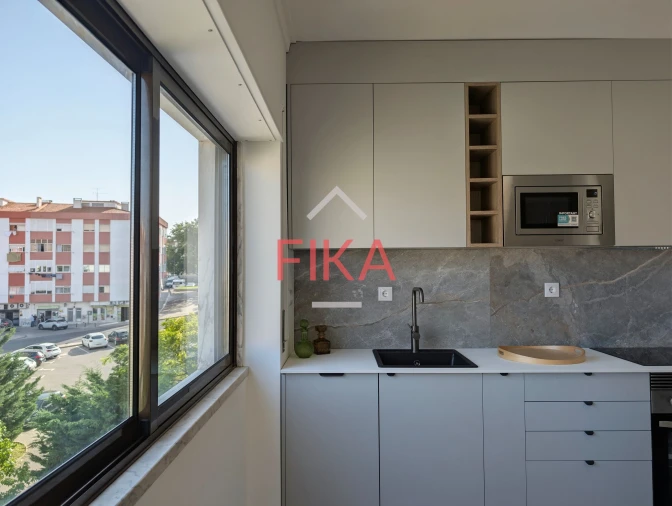 Apartamento T2 para Venda em Seixal Foto 3
