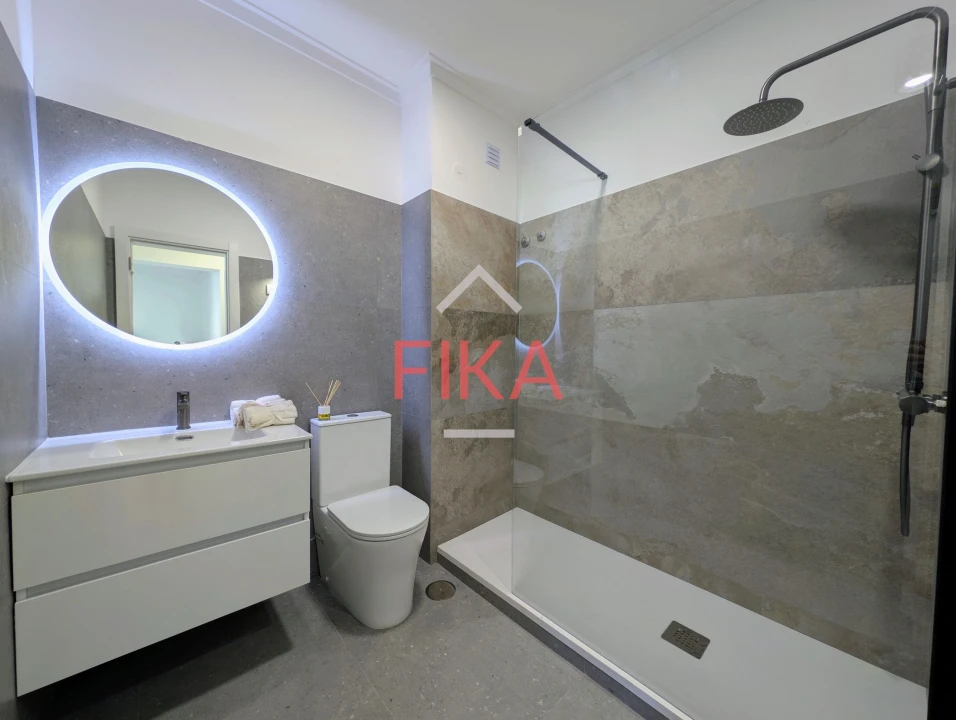 Apartamento T2 para Venda em Seixal Foto 18