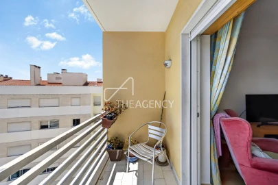 Apartamento T3 para Venda em Carcavelos e Parede