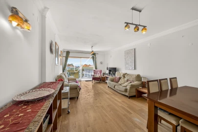 Apartamento T3 para Venda em Carcavelos e Parede