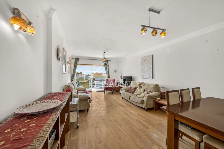 Apartamento T3 para Venda em Carcavelos e Parede Foto 2