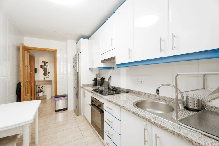 Apartamento T3 para Venda em Quarteira Foto 7