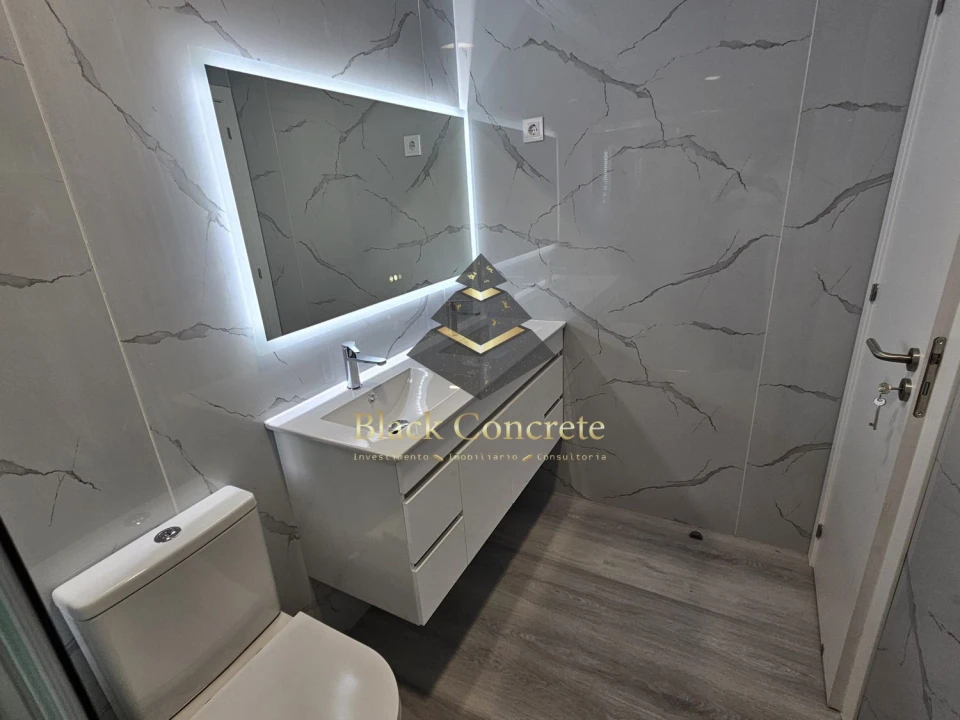 Apartamento T4 para Venda em Amora Foto 7