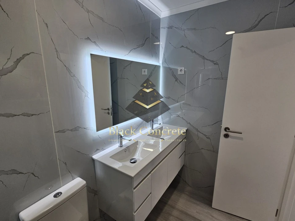 Apartamento T4 para Venda em Amora Foto 24
