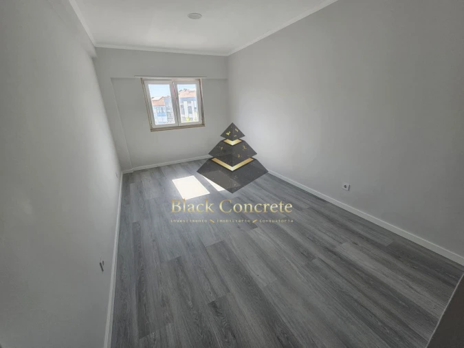 Apartamento T4 para Venda em Amora Foto 26